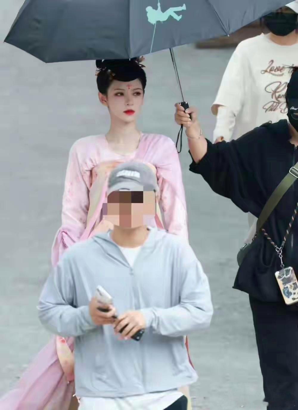 张予曦真的好精致好漂亮 ​​​
