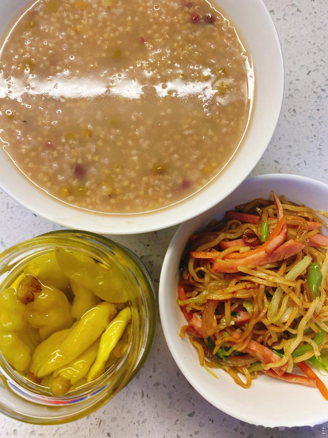 只要活着，就一定能遇见好吃的，谢谢老婆准备的美食，又是爱你的一天，一日三餐，简单