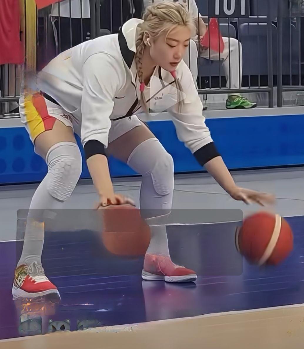 篮球运动员李梦你倒是赶紧为国效力啊！再过些年打不动了想想多遗憾。