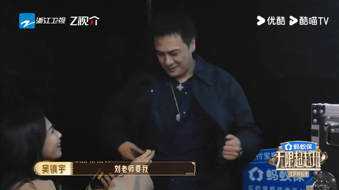 能让吴镇宇不下班的只有刘涛无限超越班 吴镇宇的下班计划被刘涛一句话击碎，但看他留