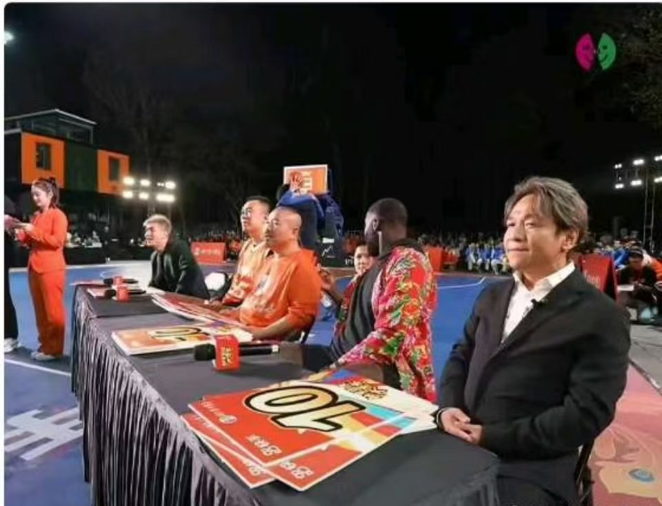 扣篮大赛成分逐渐复杂刘能稳坐扣篮大赛c位 扣篮大赛评委席成分逐渐复杂 ​​​