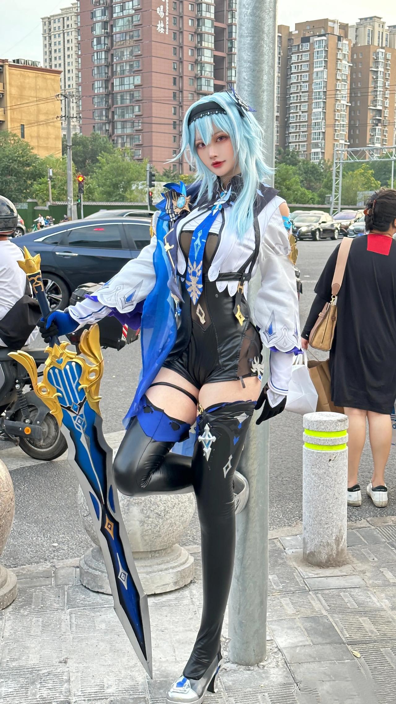 优菈在夏日的大街上也能让人感觉，一片凉意!  