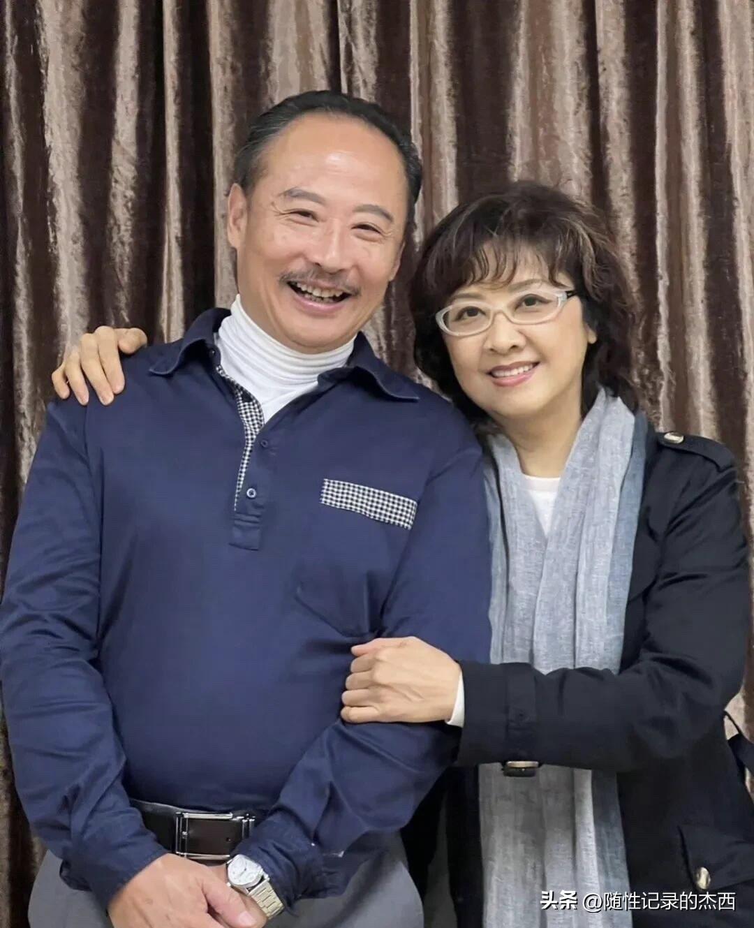 以前一直觉得朱琳的女儿国国王颜值被过度赞美了，直到现在看见她这几乎是素颜的真实颜