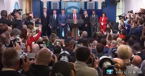 CNN、MSNOW和Politico三家新闻机构正在起诉特朗普政府，此前总统禁止