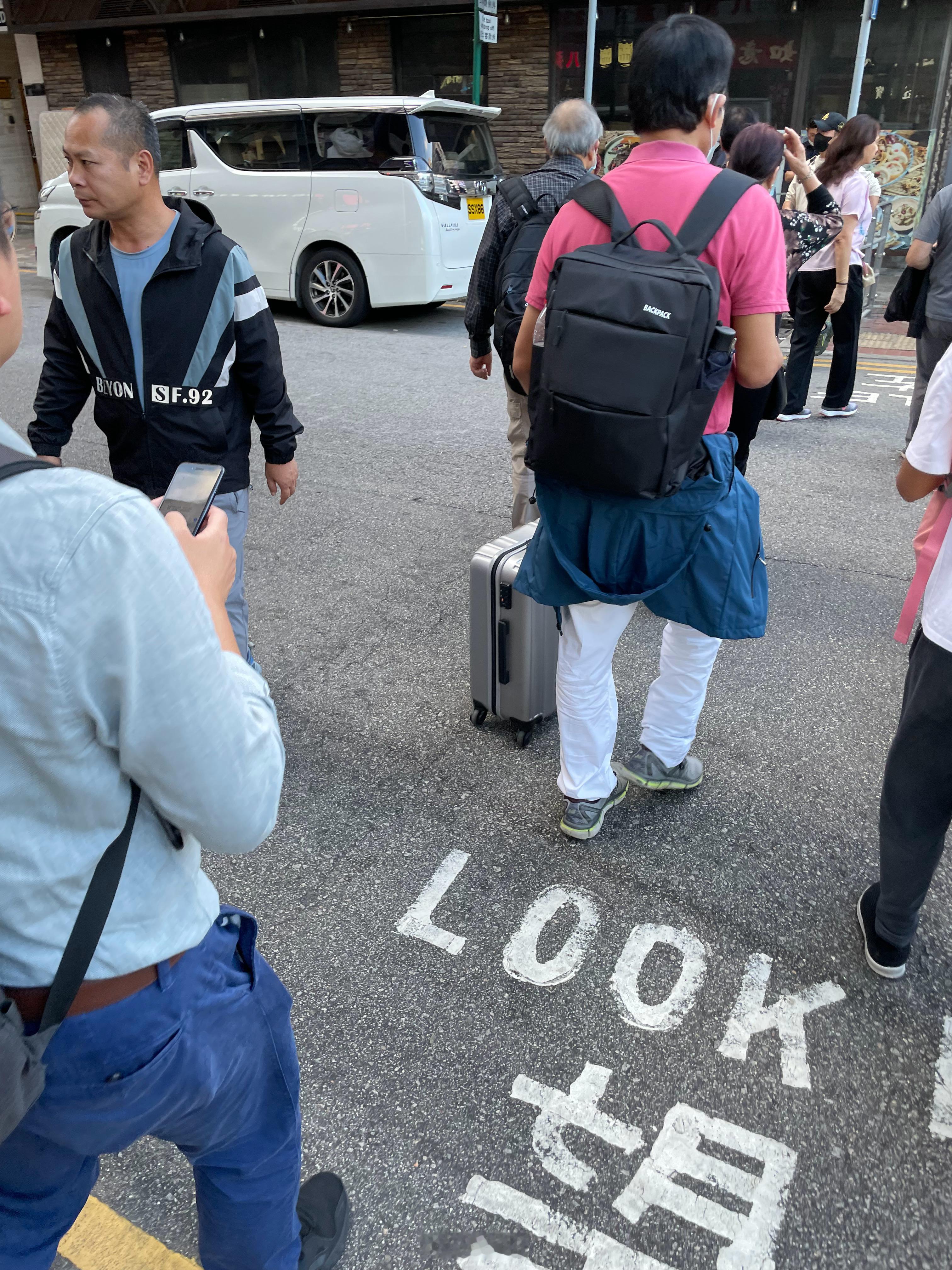 香港满大街随处可见home键iPhone。 ​​​