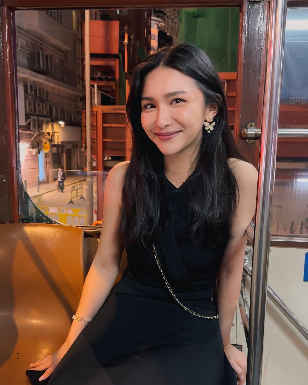 她是香港著名影星关礼杰的女儿，今年已经29岁目前也是一位演员，长得还是挺漂亮，现