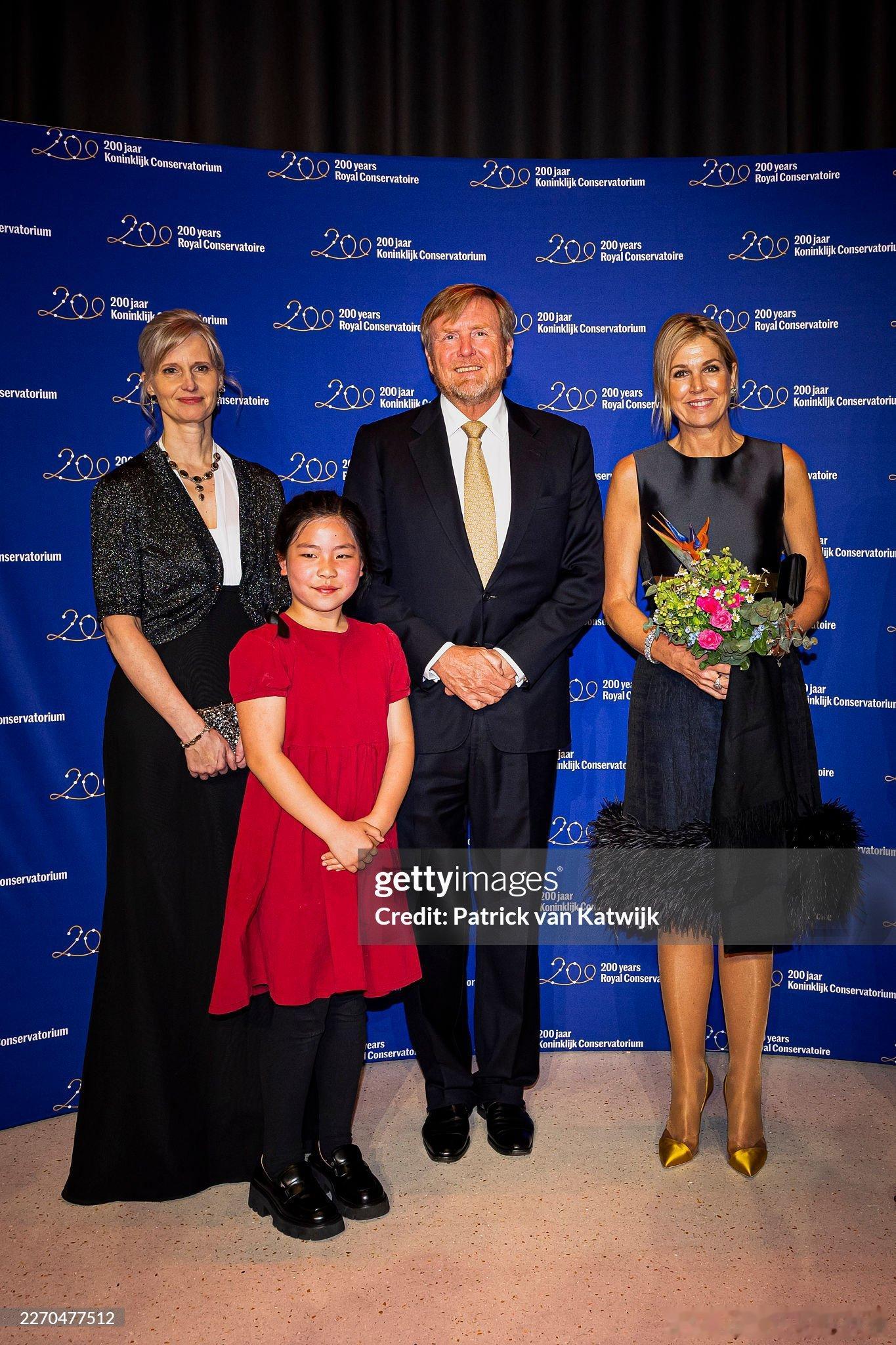 新闻 2026.4.8 荷兰王后玛克西玛的两个公务，分别参观由当地居民自发创建的