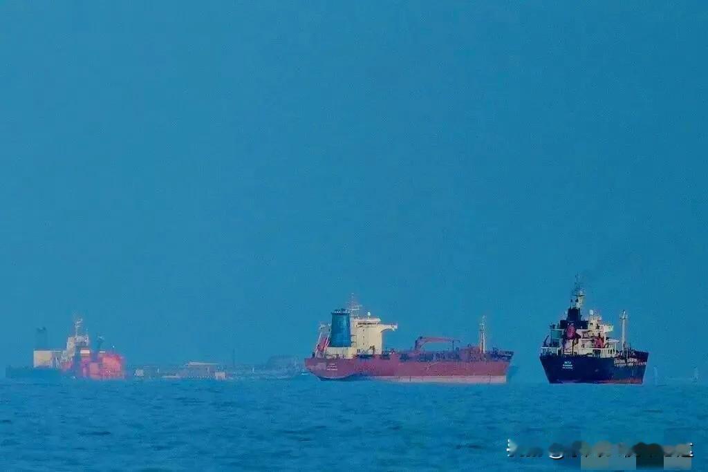 周末这波中东局势升级，
比很多人想的更凶险。
 
伊朗革命卫队海军当地时间4月1