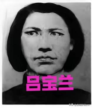 1947年！吕宝兰被捕后，变态的敌人想出了用电话机电乳 头，下身插进树枝，割去乳