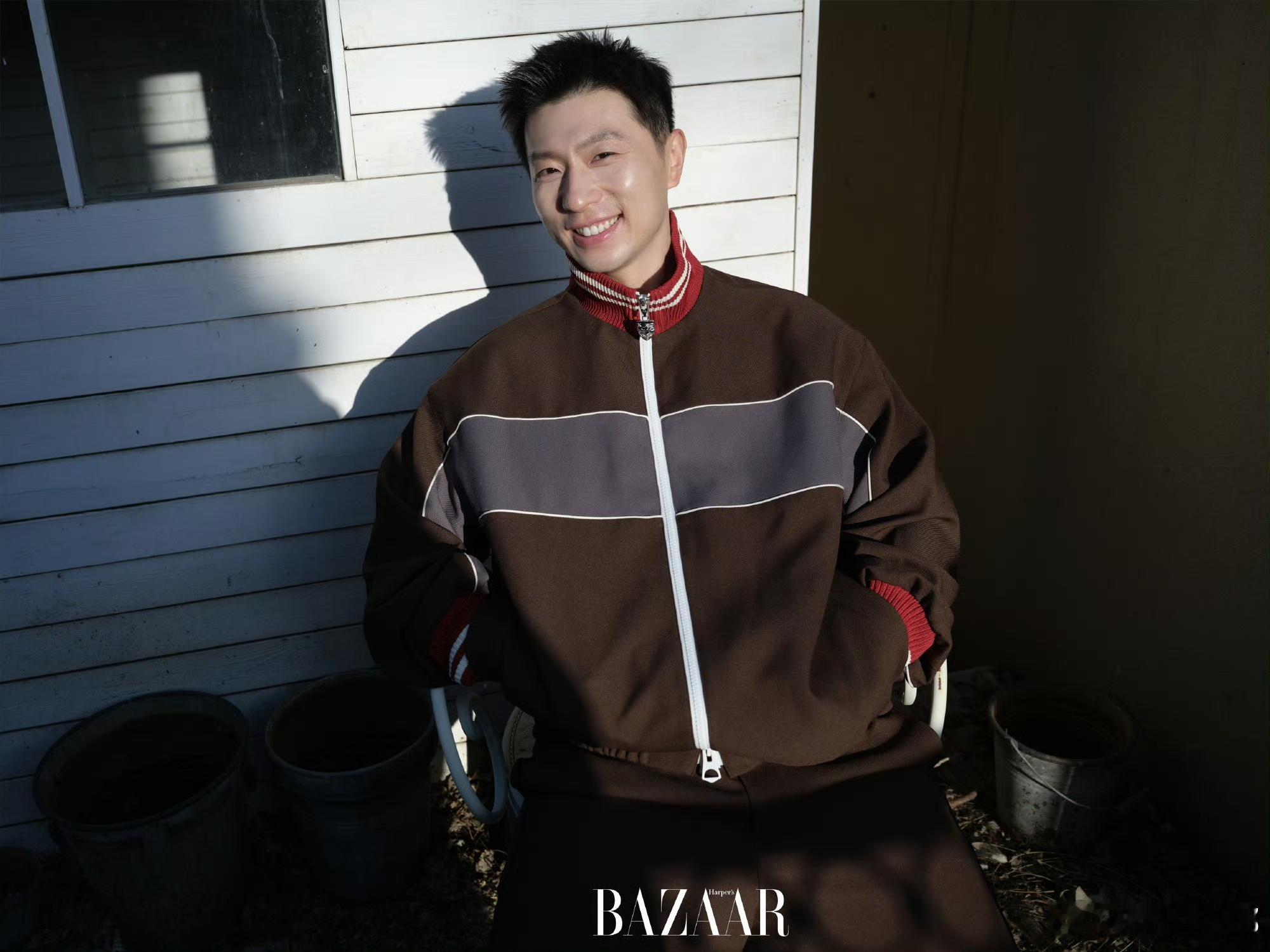 马龙把饺子当乒乓球打马龙芭莎二月刊封面帅到尖叫！清爽干练的造型，配上他从容的神态