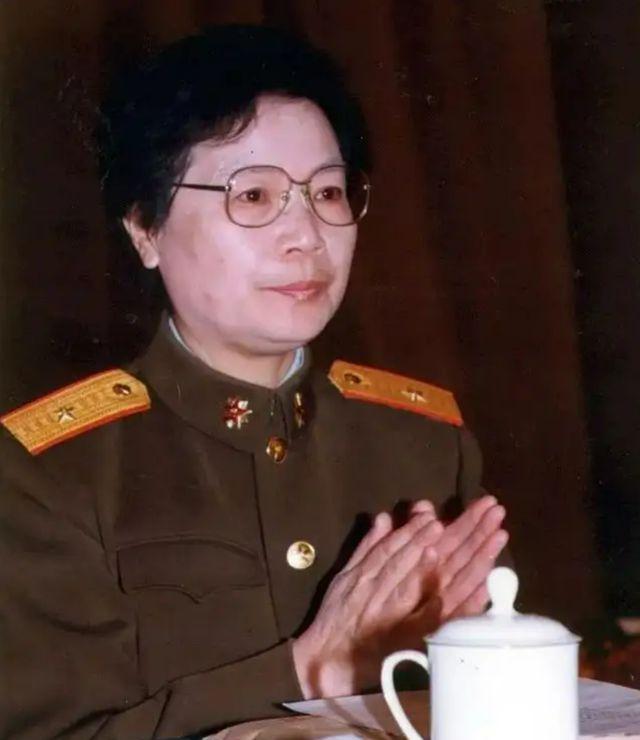 一心为民的光辉典范：回忆那永远闪耀的张瑞华，一个时代的背影
张瑞华啊，那可不是一