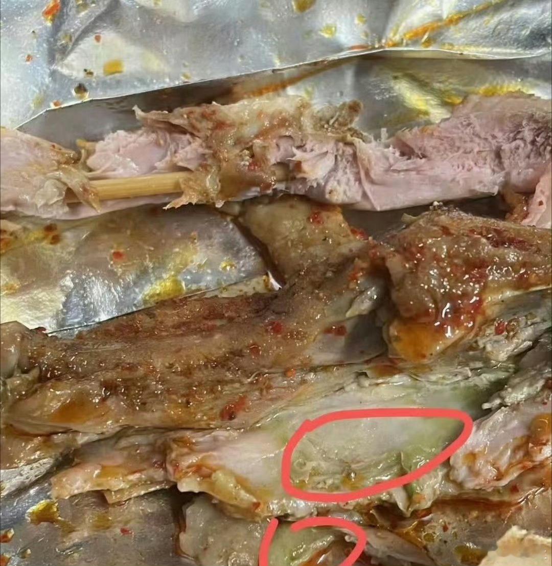 鹅腿阿姨 塌房16块的鹅腿，这成本该是多少呀，当时没有人质疑一下吗？？？不过不管