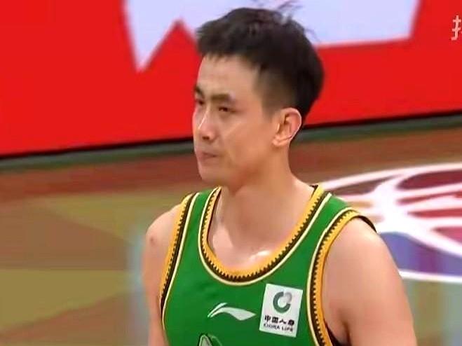 辽宁男篮跌出前八，转头赵继伟就当上了国家队新队长。

郭士强在北京集训入队会上亲