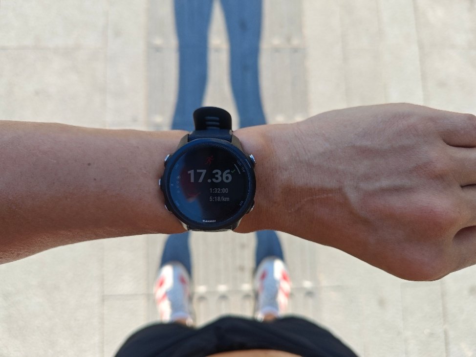 一次不算好的，周末长距离，17Km；起来晚了一点，跑到8:30，就已经够热了，下