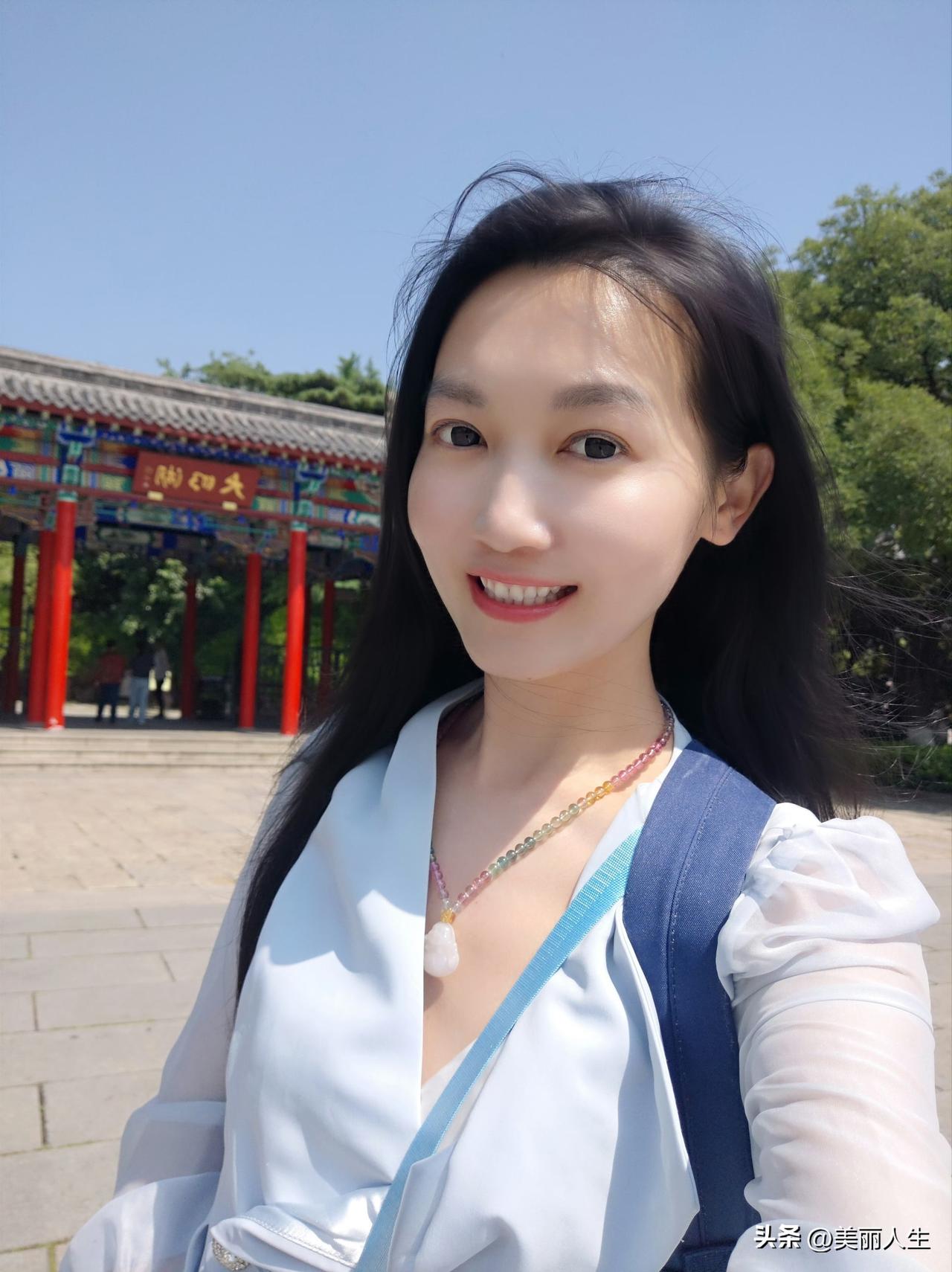 小桥流水人家。
古道西风瘦马