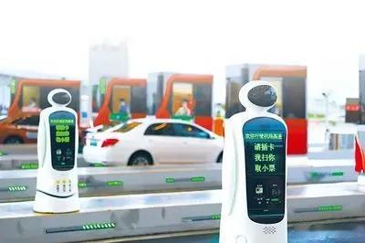 高速公路收费机器人和和发卡机器人确实牛逼。据统计，每发卡和收费10万张只有不到1