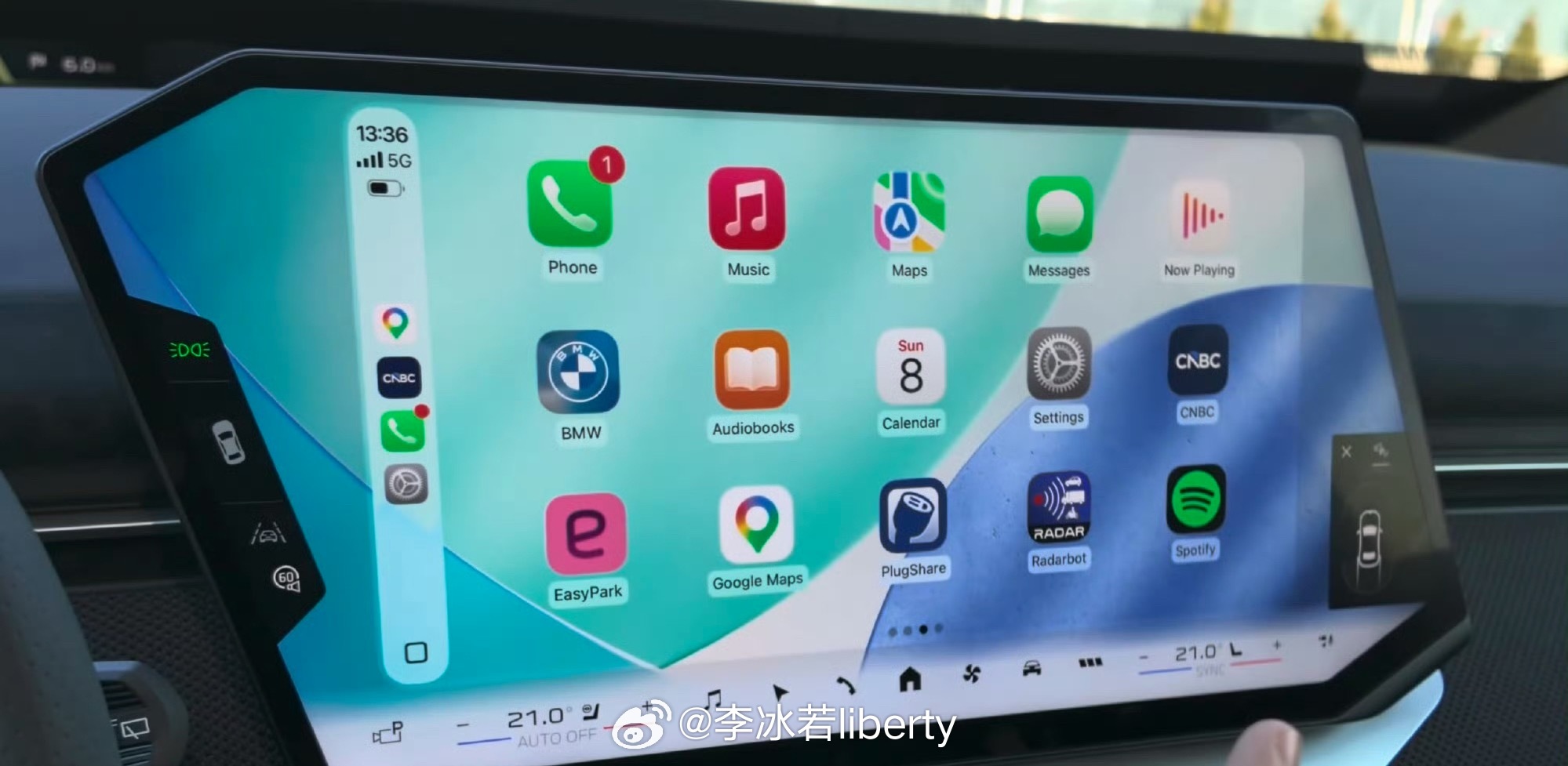 全新宝马 i3 车机最新路透Carplay依然有展开后展示尺寸依然巨大不规则的车