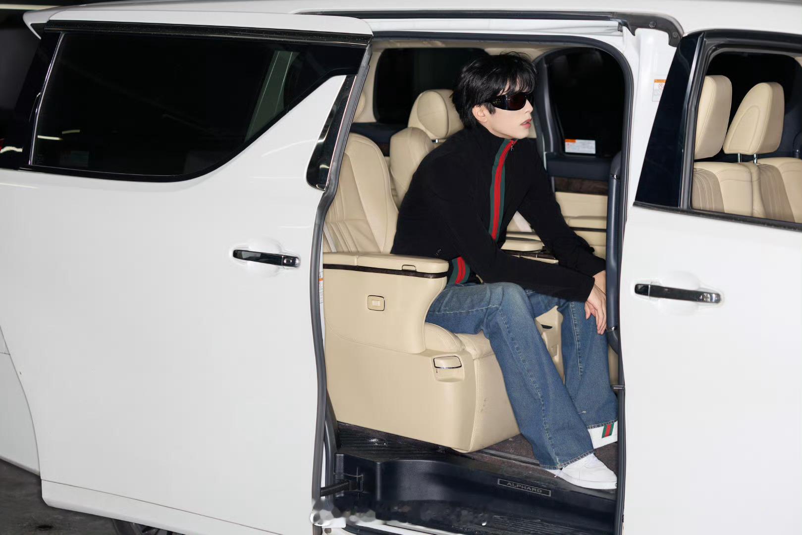 宋威龙今日出发图，Gucci男神 