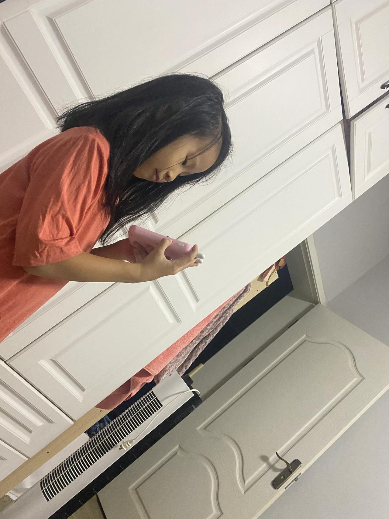 要睡了还在玩口算机，还好买的充电的[呲牙]好多玩法，张嘟嘟可喜欢了😍
口算机