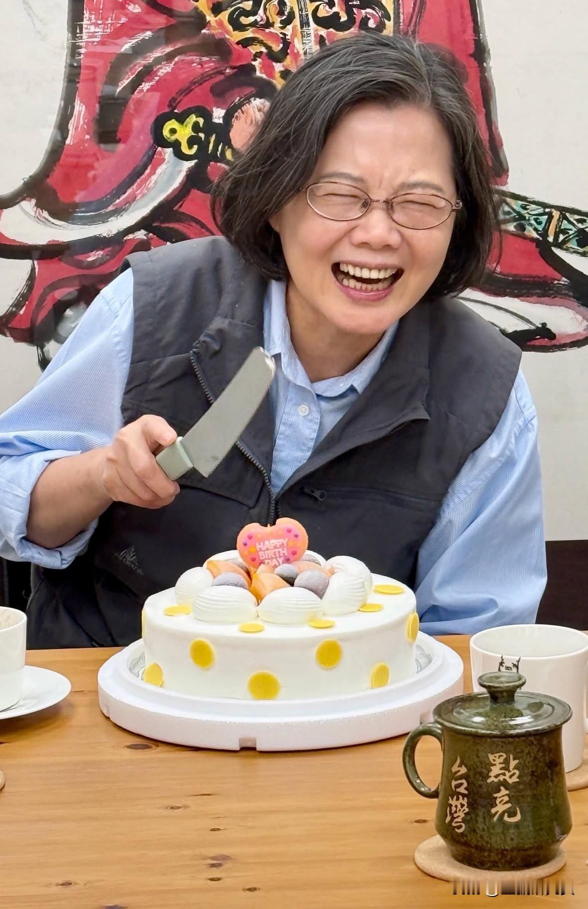 蔡英文70岁大寿  赖清德留言：还有很多地方要向请益

蔡英文今（31日）70岁