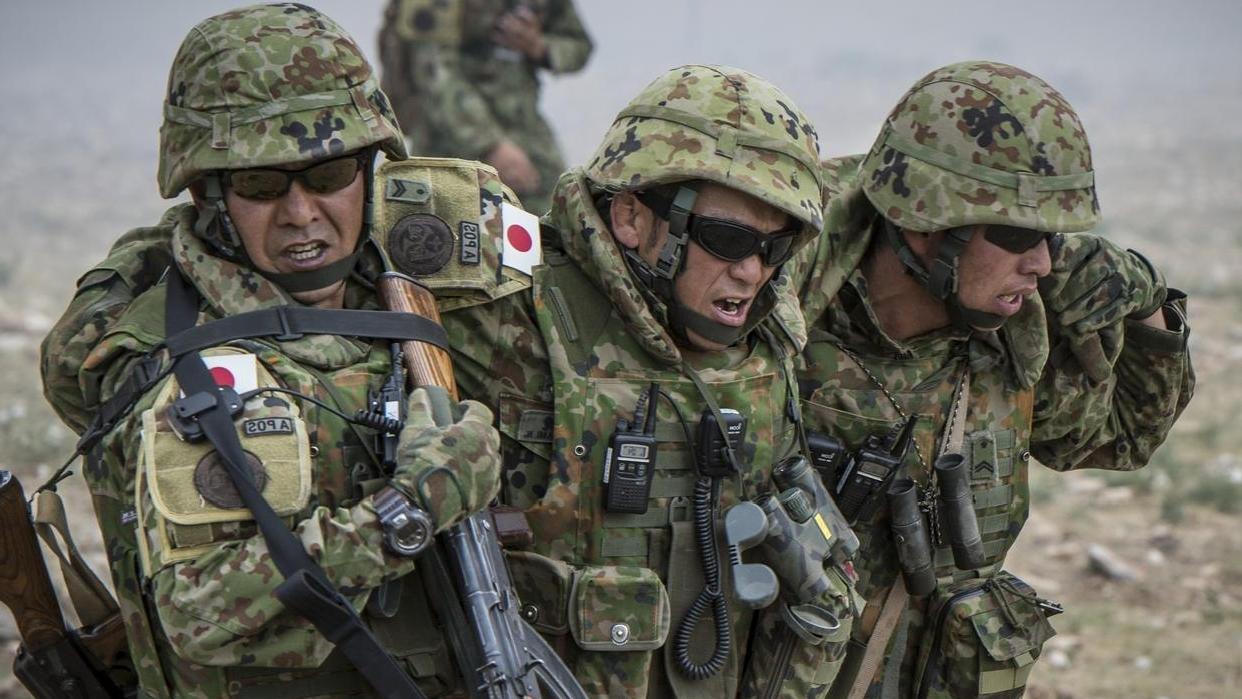 日本政客高市早苗近日扬言“美军舰船若中弹，自卫队就应开火”，并将其美化为“防止同