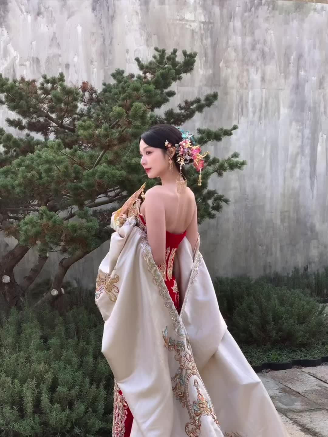 一定要穿一次的印尼新中式