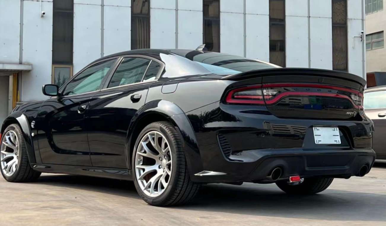6.2 V8 机械增压  Charger战马地狱猫四门，V8，带增压高功率 红眼