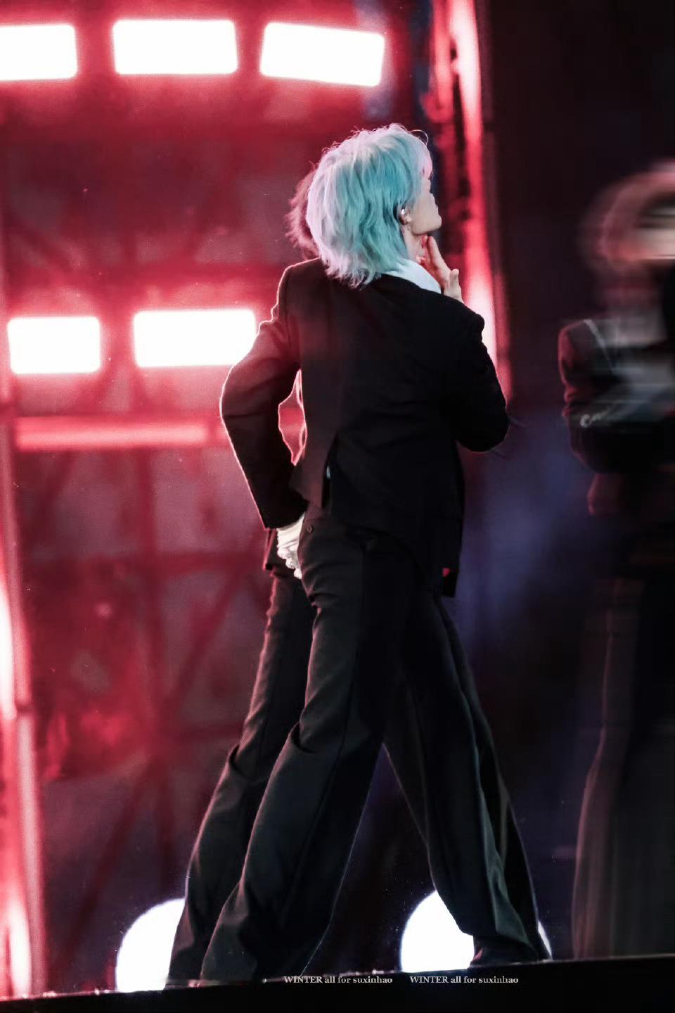 苏新皓指着红色说allmylight苏新皓好拽 苏新皓指着红色说“all my 