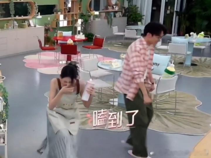 心动9是真人版爱情公寓吧第一次见恋综好嗑又好笑 梁潇雨找陈鹤文解释这段，换个背景