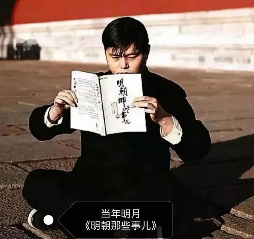 2006年，广东顺德海关的一名普通公务员晚上回到家，悄悄对妻子说：老婆，我的银行