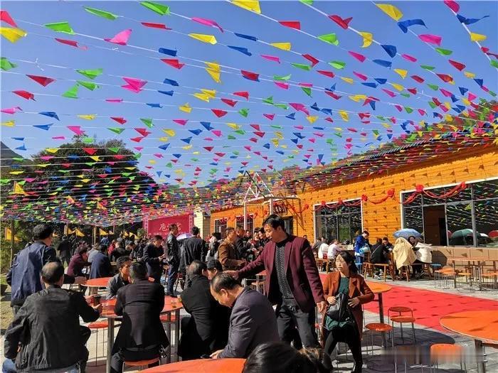 “祈人寿年丰，享庖汤盛宴”。南郑区红庙镇第四届庖汤美食文化节即将在红庙镇水云谷康