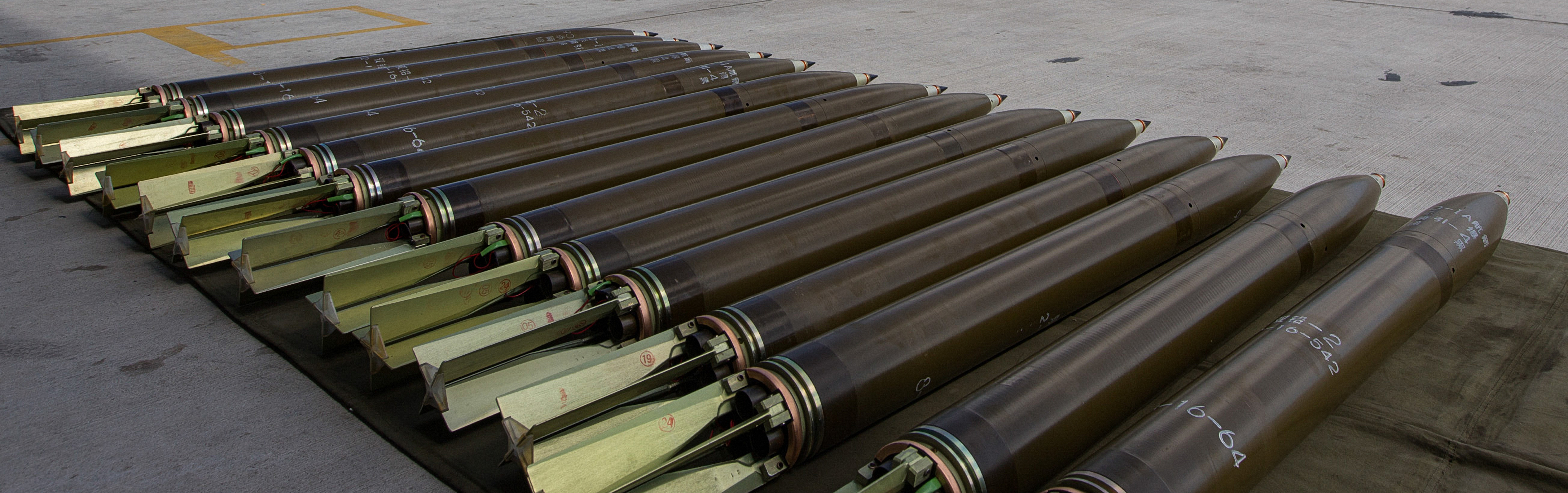 90mm航空火箭引信上有瞬、延、近字样，可能代表着瞬发，延期起爆，近炸？近炸是 