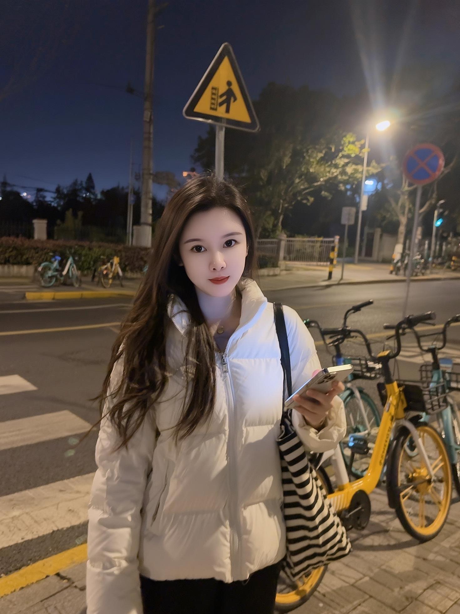 你压力大到快要崩溃的时候，千万不要跟别人讲，也不要觉得自己委屈，因为没...