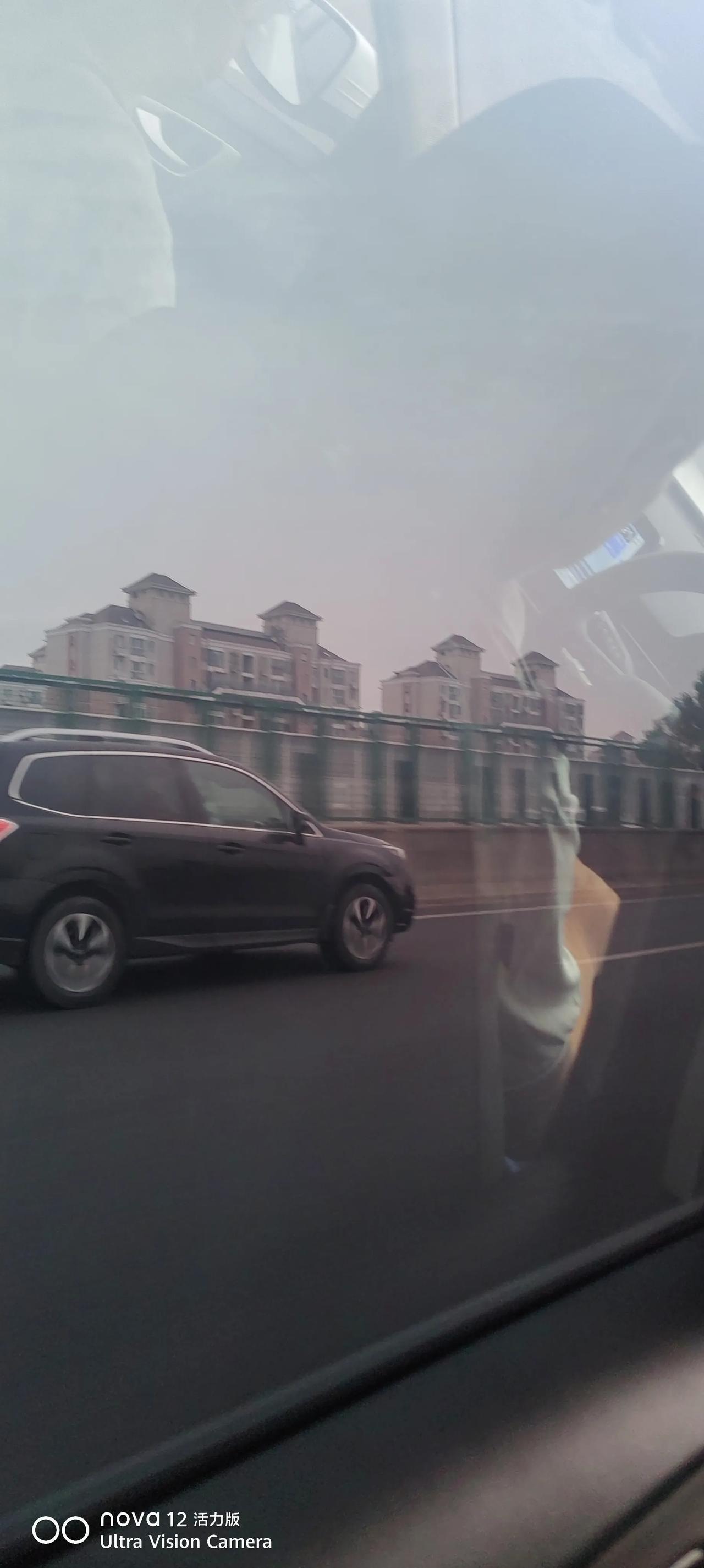 今天打网约车从上海到苏州
亲家请我们在外面吃中餐，小两口结婚9年两亲家是第二次见