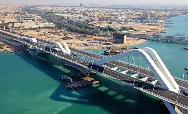 美以刚炸断伊朗B1大桥，德黑兰的报复就砸下来了！果不其然，伊朗直接甩出一份“死亡