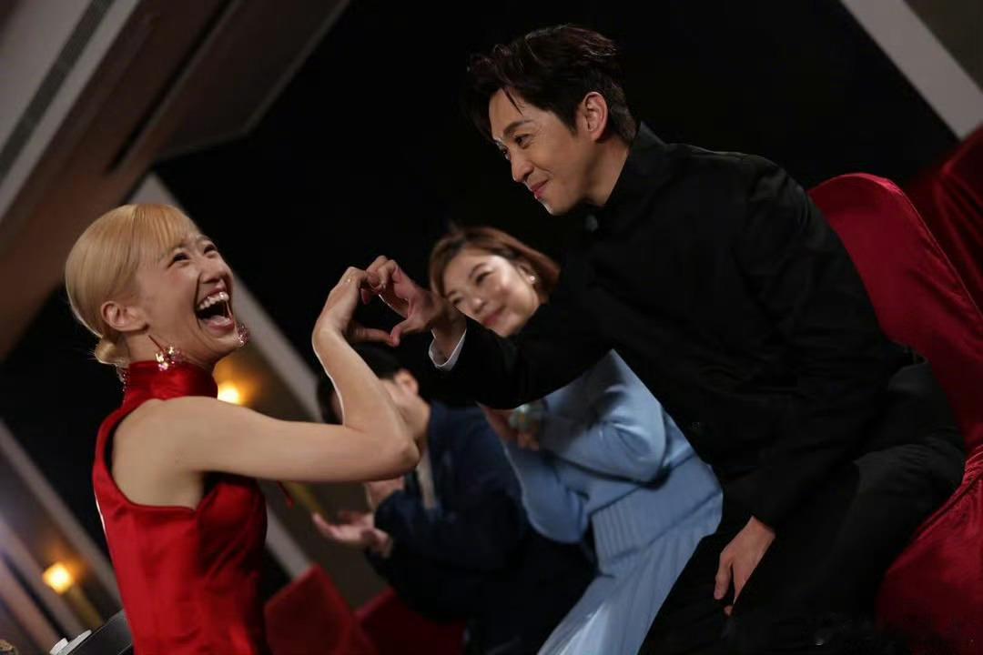 陈汉典lulu今日婚礼陈汉典lulu中式婚服 1月25日，陈汉典与lulu黄路梓