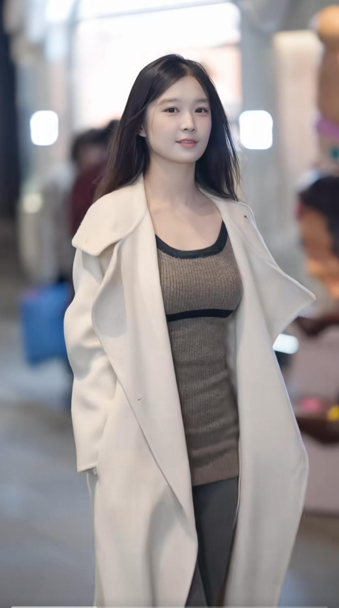 秋冬穿搭也好看，厚灰。秋冬厚灰 美女人像群