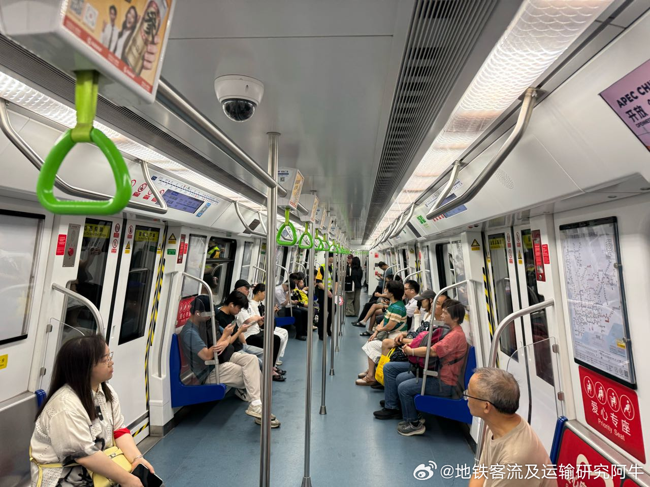 深圳地铁网友：2026年10月22日（周四，深圳：大晴天，24-31度）深圳地铁