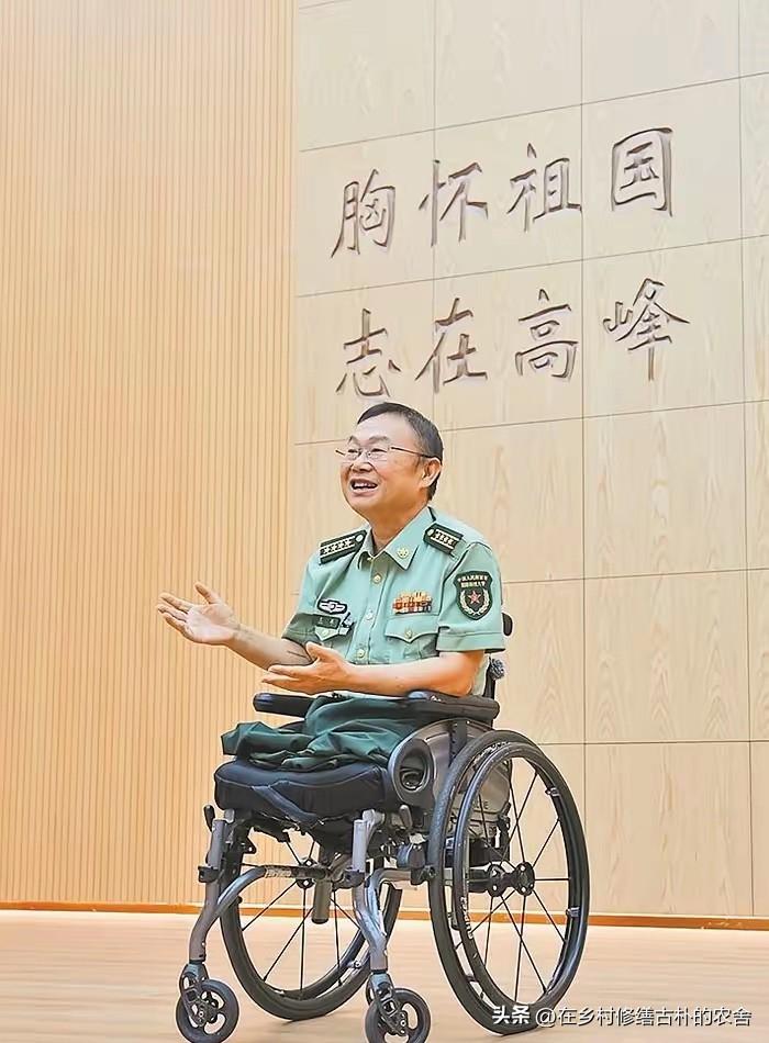 他才是青年该追的星‼️
​2026年7月29日，中宣部授予国防科技大学研究员王戟