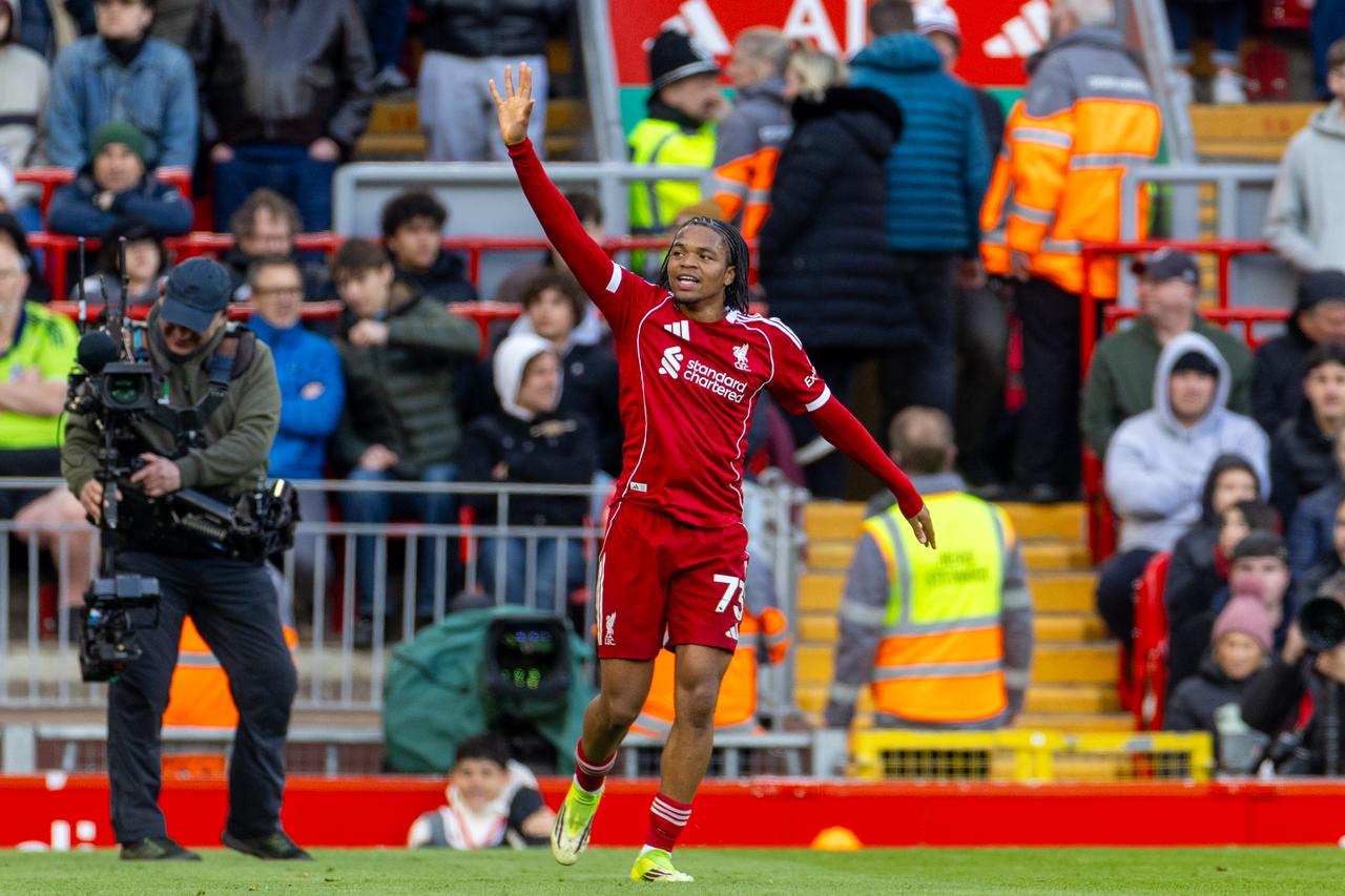 斯洛特终于摸清萨拉赫的使用方法！

英超第32轮，利物浦在安菲尔德2-0击败富勒