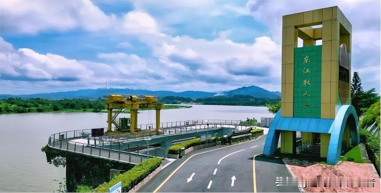 很多人都有一个疑惑：
为何有人能习惯饮用烧开的自来水，有人却完全无法接受？
 