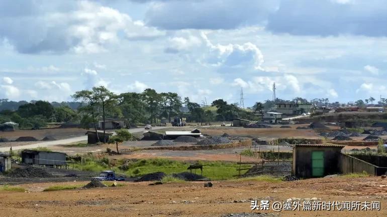 )印度东北部梅
加拉亚邦一个煤矿周四发生爆炸，
最少18名工人死亡，另有多人可能