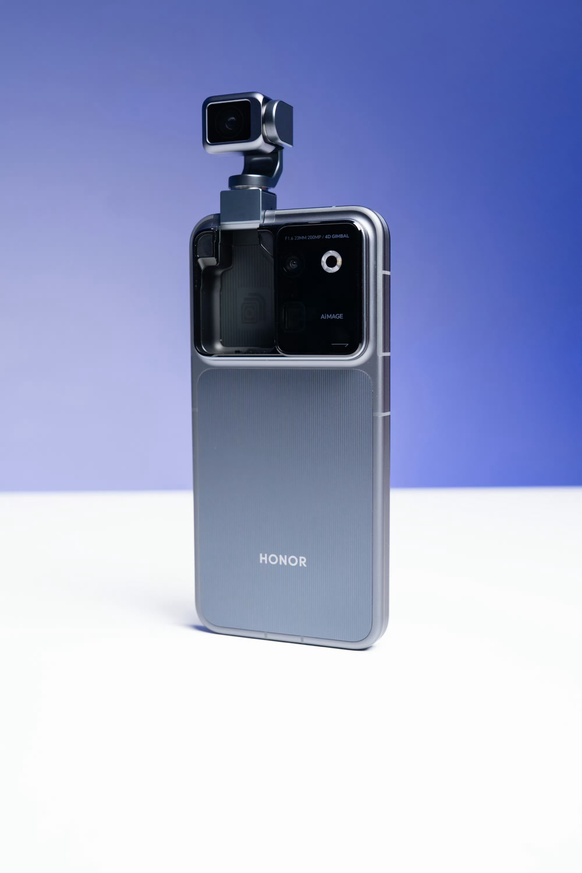 荣耀Robot Phone 这手机像是一个数字生命体在身边，有种很微妙的感觉～ 