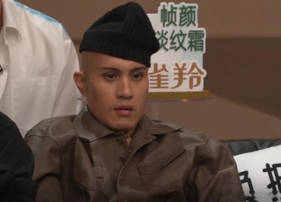 #黄宣听完亚当唱歌的反应#黄宣听完亚当唱歌的反应太好笑了，脱帽致敬，从震惊到呆住