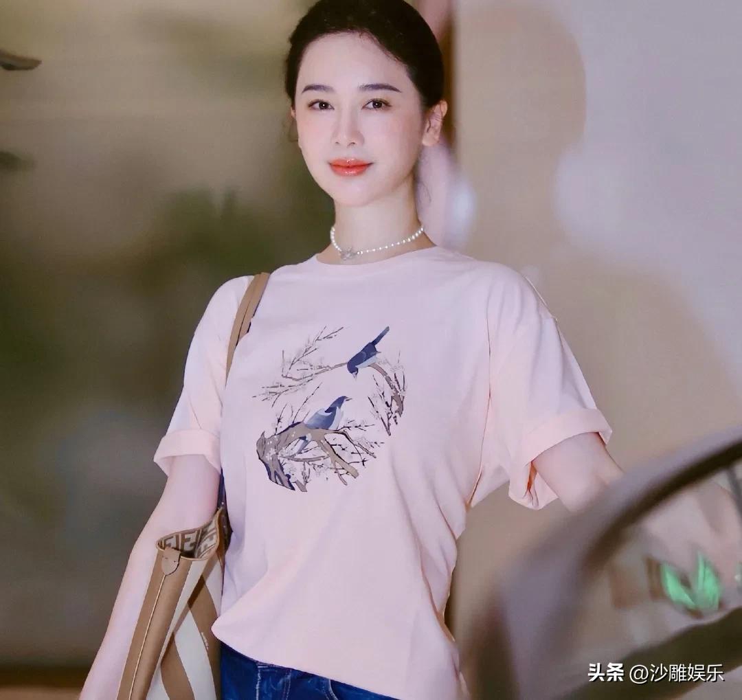 49岁左小青，自律到极致你！


5月25日下午，久未露面的演员左小青在个人社交