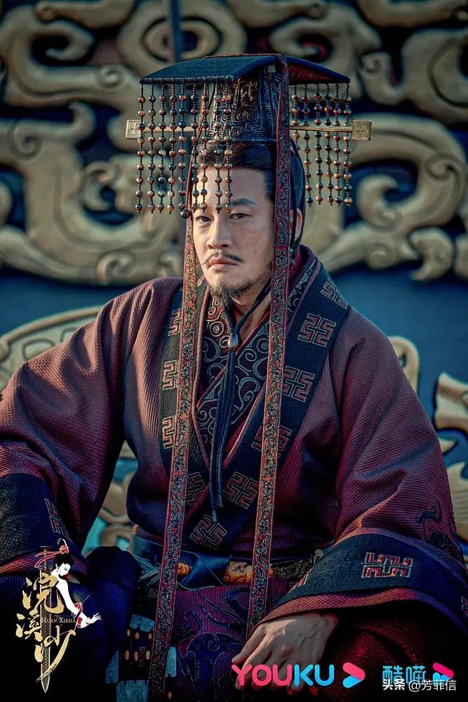 既然何润东趁着张凌赫的东风翻红了，那能不能趁热打铁把积压的《浣溪沙》放出来？
剧