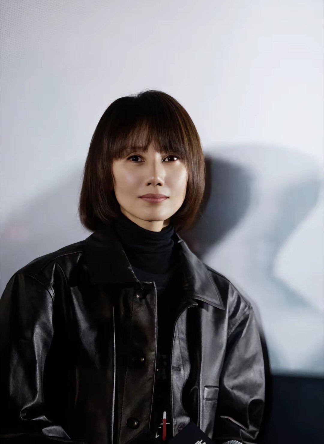 有没有发现，袁泉真的太不对劲了，她都已经快五十多岁的人了，她的脸怎么反而比年轻时