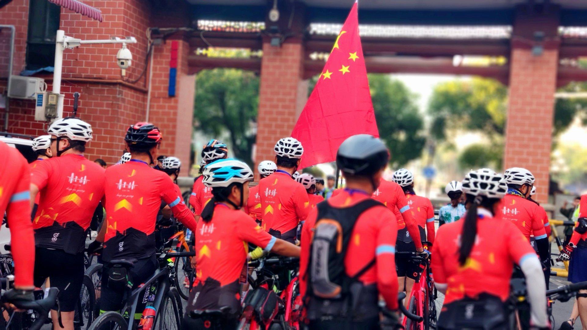 #2023年环广西世巡赛#世巡赛环广西，大众骑手已就位！[哈哈]  ​​​