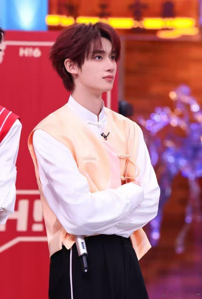 丁程鑫《Low》舞台细节控狂喜！扭胯震感全是专业功底体现🎯丁程鑫cha了Low