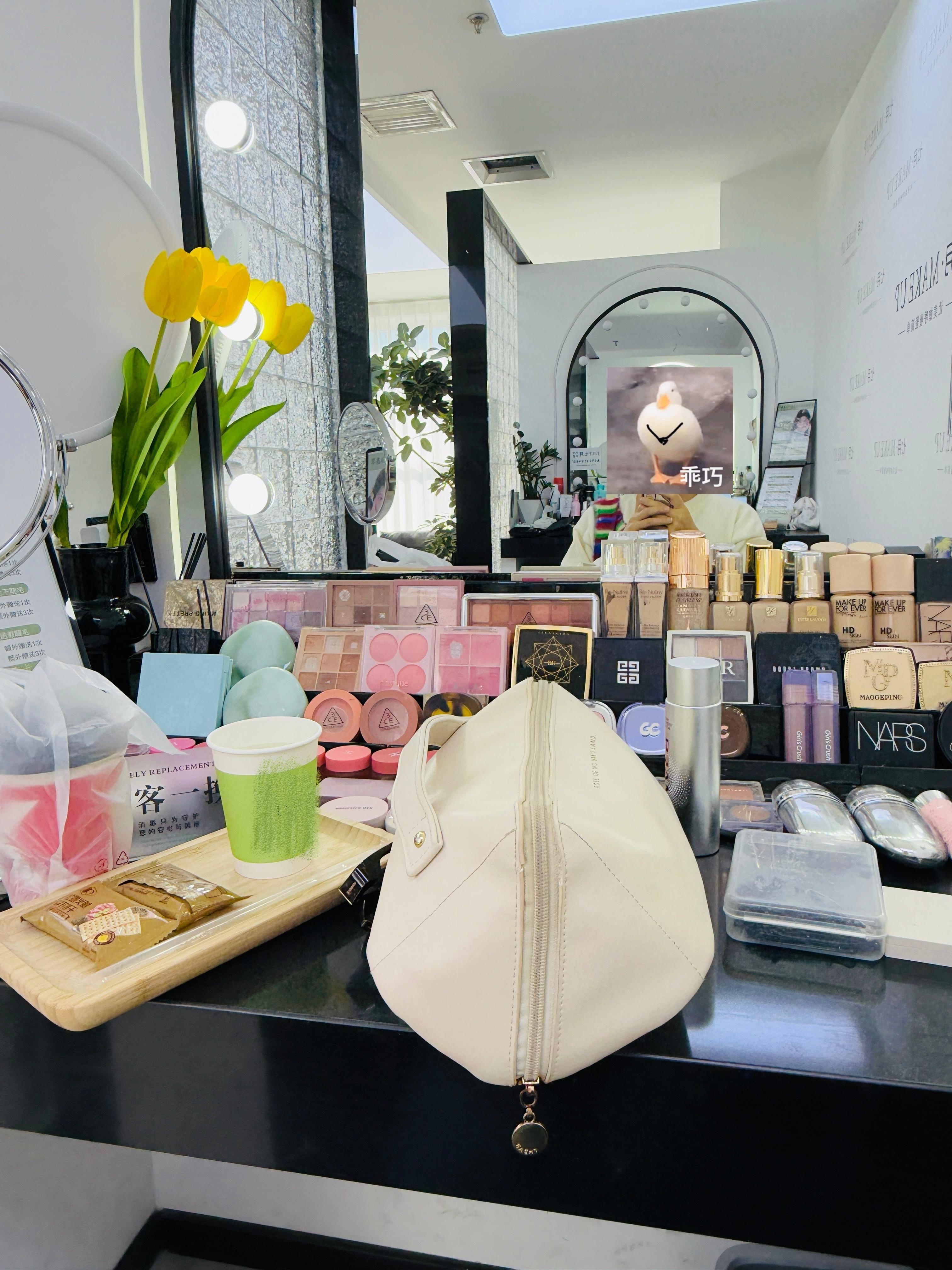 来上一下化妆课专业技能不嫌多